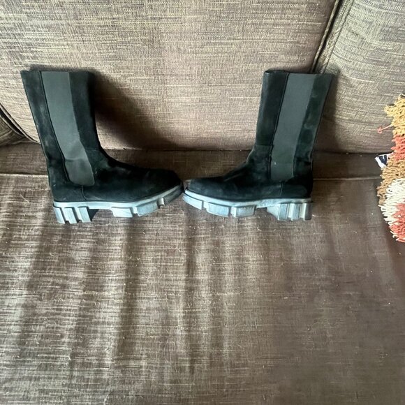 FREE PEOPLE Brooks Chelsea Boots Black Suede Lug Sole US 6 - Picture 4 of 9